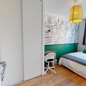Private room for rent for €512 per month in Bron, Rue Édouard Branly