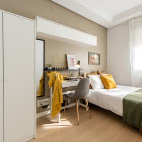 Private room for rent for €790 per month in Madrid, Calle del Alcalde Sáinz de Baranda