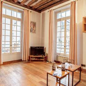 Apartment for rent for €1,550 per month in Paris, Rue de Jarente