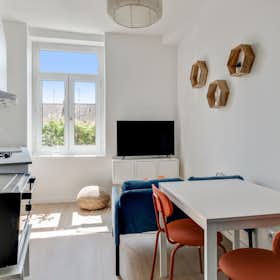 Appartement te huur voor € 850 per maand in Écouen, Rue Stéphane Grapelli