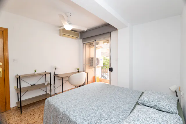 Private room in Calle Explorador Andrés, Valencia (1512016) room image 2