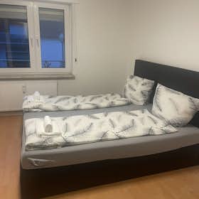 Appartement te huur voor € 850 per maand in Niederelbert, Mittelstraße
