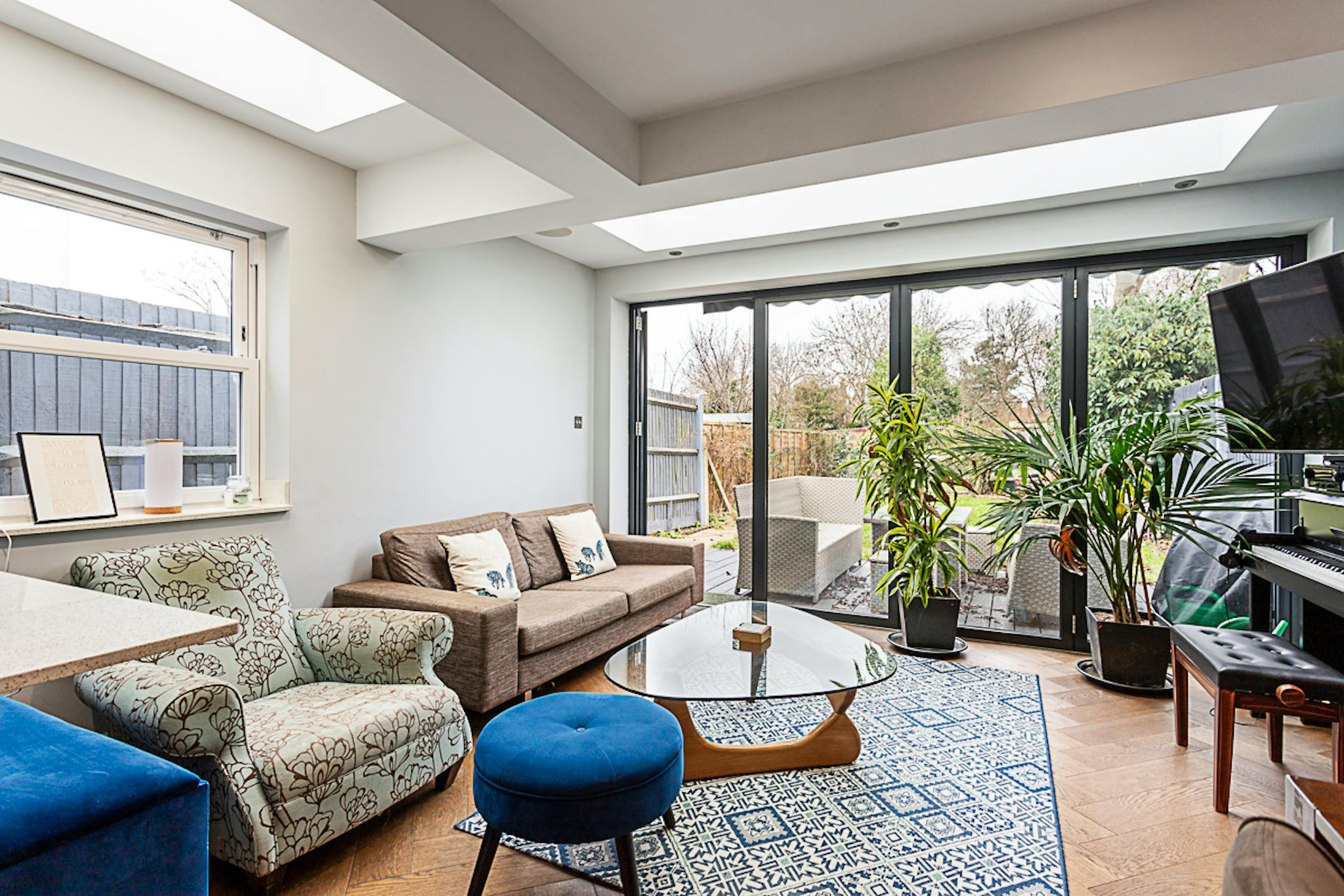 Robinson Road, London preview