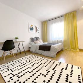 私人房间 正在以 €680 的月租出租，其位于 Madrid, Calle de Antonio Velasco Zazo