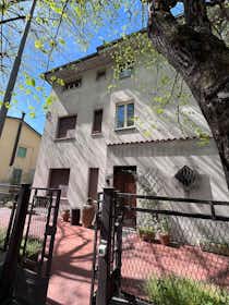 House for rent for €2,100 per month in Perugia, Via 20 Settembre
