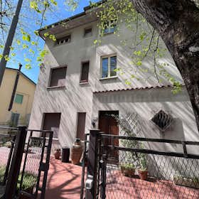 房源 正在以 €2,100 的月租出租，其位于 Perugia, Via 20 Settembre
