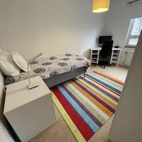 Private room for rent for SEK 5,500 per month in Göteborg, Doktor Forselius backe