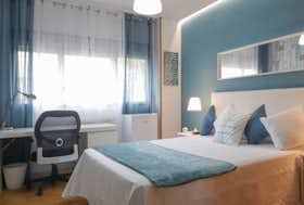 Private room for rent for €595 per month in Madrid, Bulevar de Indalecio Prieto