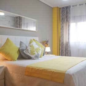 Private room for rent for €550 per month in Madrid, Bulevar de Indalecio Prieto