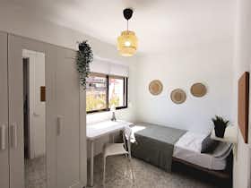 私人房间 正在以 €325 的月租出租，其位于 Tarragona, Bloc Sant Tomàs