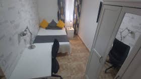 Private room for rent for €595 per month in Madrid, Calle del Puerto Alto