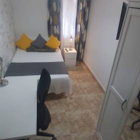 Private room for rent for €595 per month in Madrid, Calle del Puerto Alto