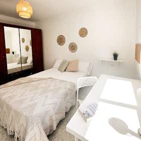 私人房间 正在以 €375 的月租出租，其位于 Tarragona, Bloc Sant Tomàs