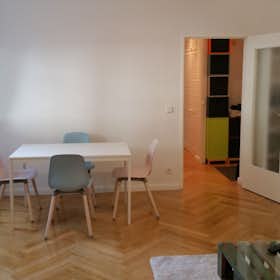 Apartment for rent for €1,600 per month in Berlin, Holsteinische Straße