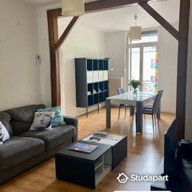 Apartamento para alugar por € 1.084 por mês em Reims, Rue Saint-Maurice