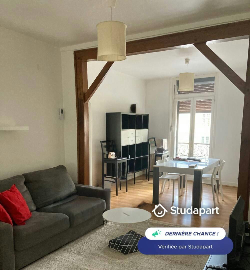 Apartment for rent for €1,095 per month in Reims, Rue Saint-Maurice