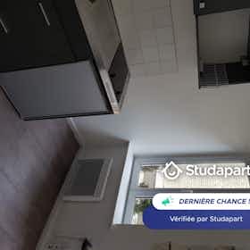 Haus zu mieten für 730 € pro Monat in Lille, Rue d'Esquermes