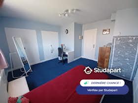 Chambre privée à louer pour 400 €/mois à Évreux, Rue d'Hardencourt