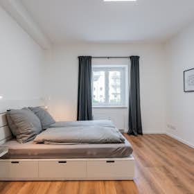 公寓 正在以 €1,300 的月租出租，其位于 Berlin, Rudolf-Schwarz-Straße
