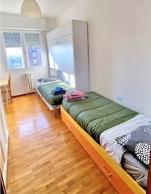 Общая комната сдается в аренду за 400 € в месяц в Milan, Viale Ca' Granda