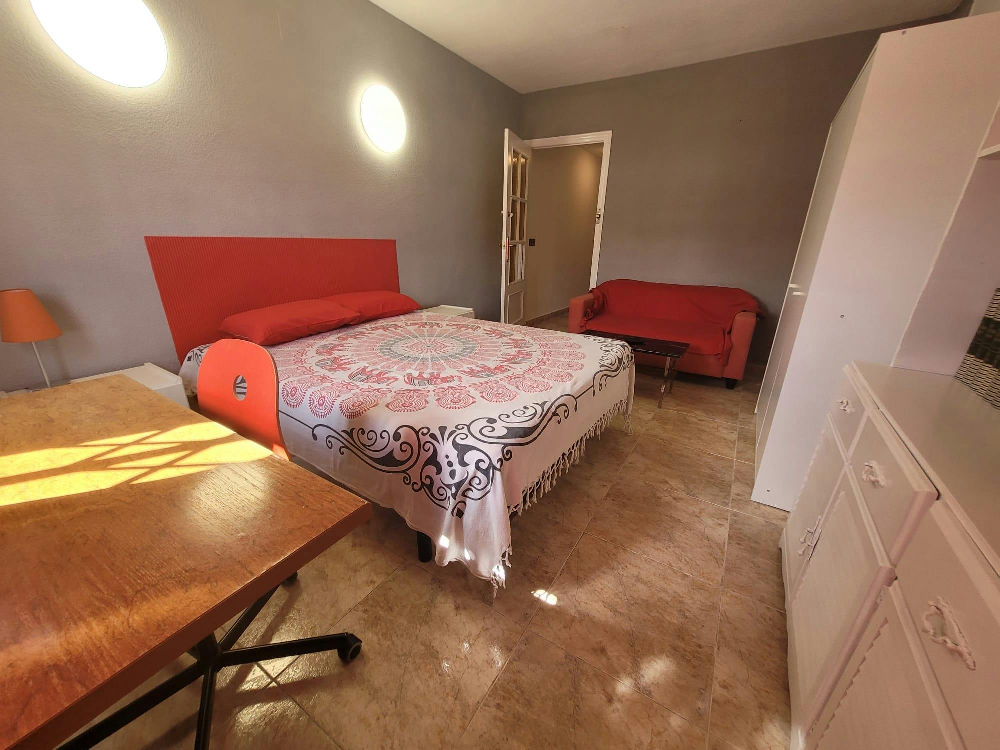 Quarto privado para alugar por € 455 por mês em Alfara del Patriarca, Avinguda 1 de Maig