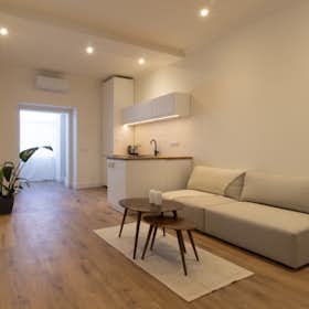 Wohnung zu mieten für 1.400 € pro Monat in Lisbon, Rua Carlos Ribeiro