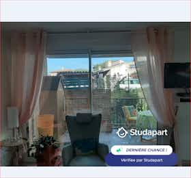 Private room for rent for €555 per month in Hyères, Rue Yann Piat