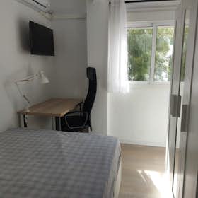 Private room for rent for €400 per month in Sevilla, Calle Los Romeros