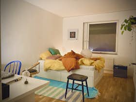 Private room for rent for SEK 5,485 per month in Kållered, Våmmedalsvägen