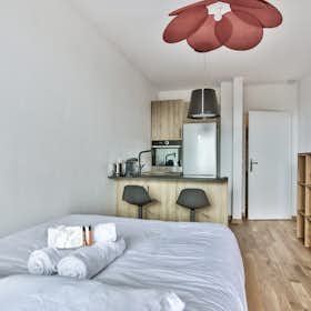 Studio for rent for €900 per month in Puteaux, Rue Cartault