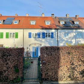 Отдельная комната сдается в аренду за 700 € в месяц в Munich, Törwanger Straße