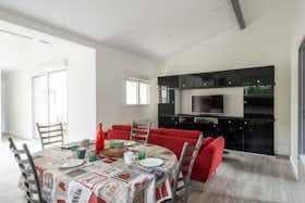 公寓 正在以 €2,167 的月租出租，其位于 Bordeaux, Passage du Puits