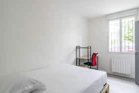 私人房间 正在以 €550 的月租出租，其位于 Bordeaux, Passage du Puits