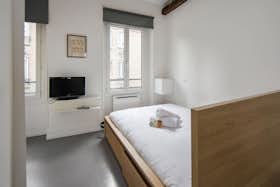 Studio for rent for €1,086 per month in Paris, Rue de Torcy