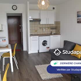 Appartement te huur voor € 480 per maand in Cholet, Avenue Francis Bouët