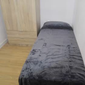 Private room for rent for €235 per month in Valencia, Calle Albocácer