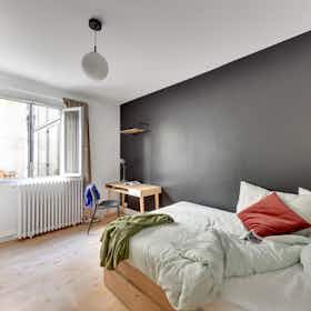 Private room for rent for €779 per month in Saint-Ouen-sur-Seine, Boulevard Victor Hugo