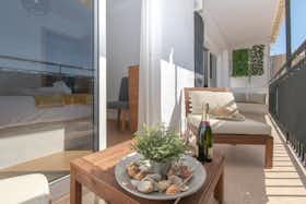 Appartement te huur voor € 2.000 per maand in Fuengirola, Calle Orquídeas