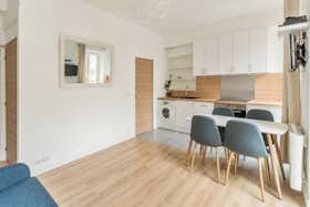 Apartment for rent for €1,340 per month in Paris, Boulevard de Bonne Nouvelle