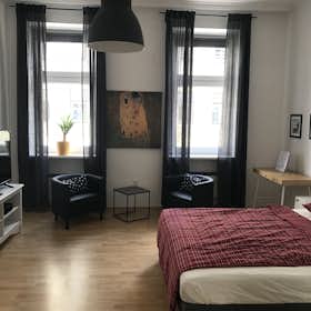 Studio for rent for €1,995 per month in Vienna, Rotenhofgasse