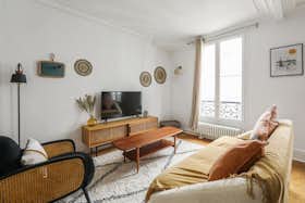 Apartment for rent for €1,750 per month in Paris, Rue des Moines