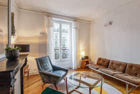 公寓 正在以 €1,600 的月租出租，其位于 Paris, Avenue de Saint-Ouen
