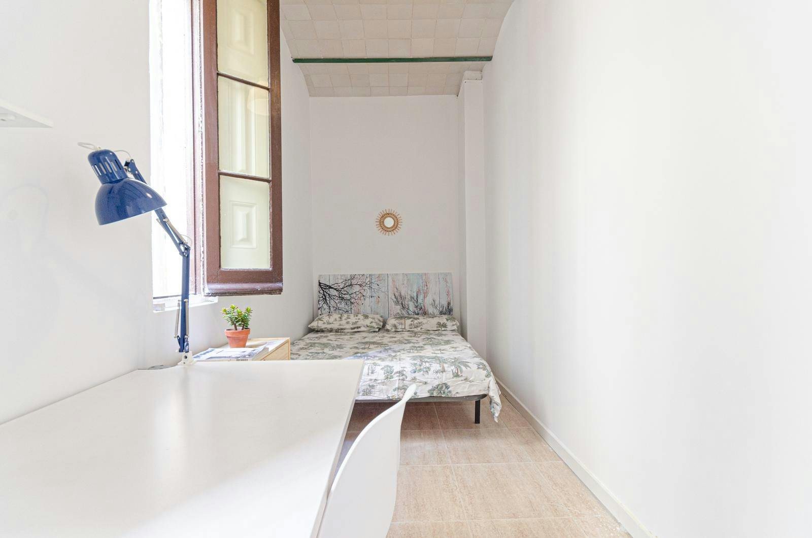 Private room for rent for €803 per month in Barcelona, Carrer de Santa Anna