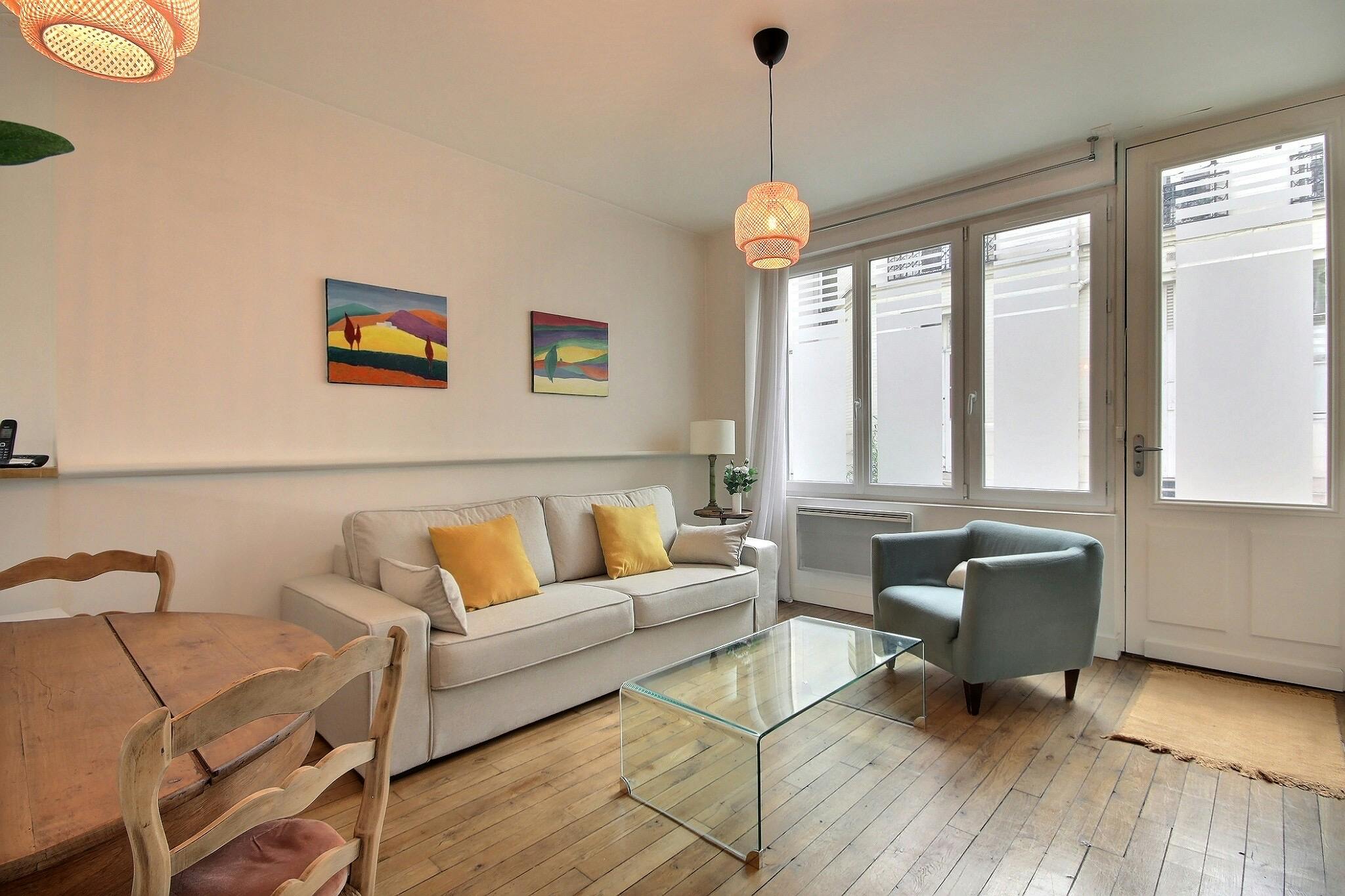 Apartment for rent for €2,242 per month in Paris, Rue de Liège