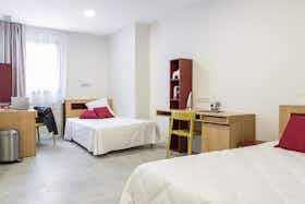 Спільна кімната за оренду для 650 EUR на місяць у Sevilla, Calle Leonardo da Vinci
