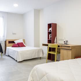 Спільна кімната за оренду для 650 EUR на місяць у Sevilla, Calle Leonardo da Vinci