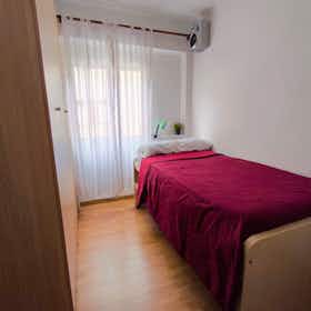Private room for rent for €400 per month in Valencia, Plaça Benicalap