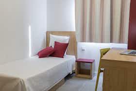 Отдельная комната сдается в аренду за 855 € в месяц в Sevilla, Calle Leonardo da Vinci