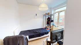 Appartement te huur voor € 380 per maand in Roubaix, Rue du Bois