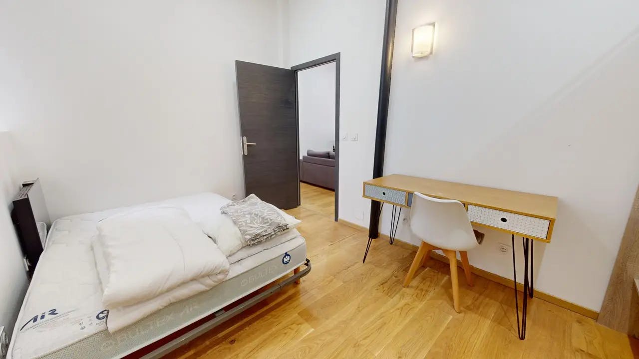 Private room in Rue de la Vieille, Lyon (1512915) room image 4
